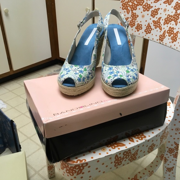 Bandolino Wedge Sandal - Picture 5 of 8